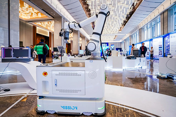 kaiyun开云中国机器人携CNC上下料复合机器人整站解决方案